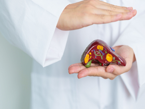 過年後診間湧現「看病潮」？ 爽吃一週驚見脂肪肝上身，醫示警「身材不胖也有危險」