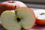降血糖、抗「骨質疏鬆」：「蘋果」這樣吃最正確，「三種人」少碰為妙！｜每日健康Health