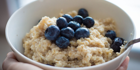 養生福音！研究證實：早餐吃「燕麥」，下一餐熱量攝取大減50%，更能降低「四大癌症」風險！