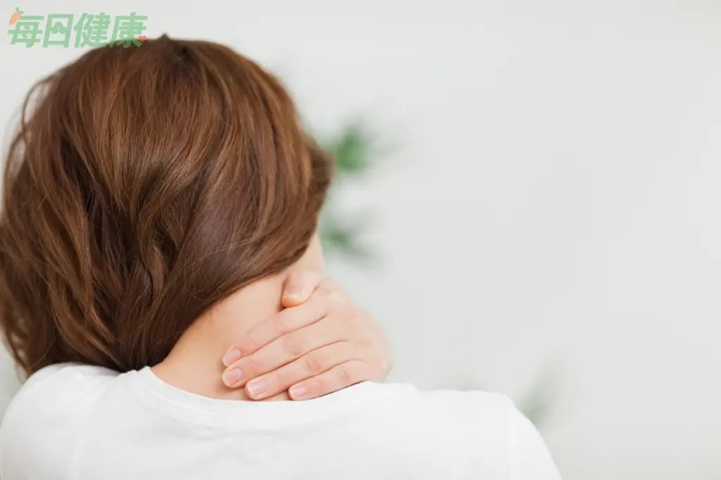 研究顯示，普通人一生當中發生五十肩的比率約落在2％至5％，且其中有17％的患者在5年內另一邊的肩膀將受到影響。/Shutterstock