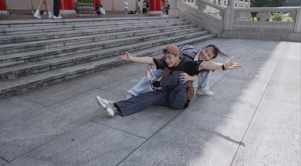 ▲ 洗菜說「完全不知道跳breaking這麼難,光是一個地板動作,需要用全身力量,真的撐不起來。」。(圖:《敢動應援團》粉絲團)