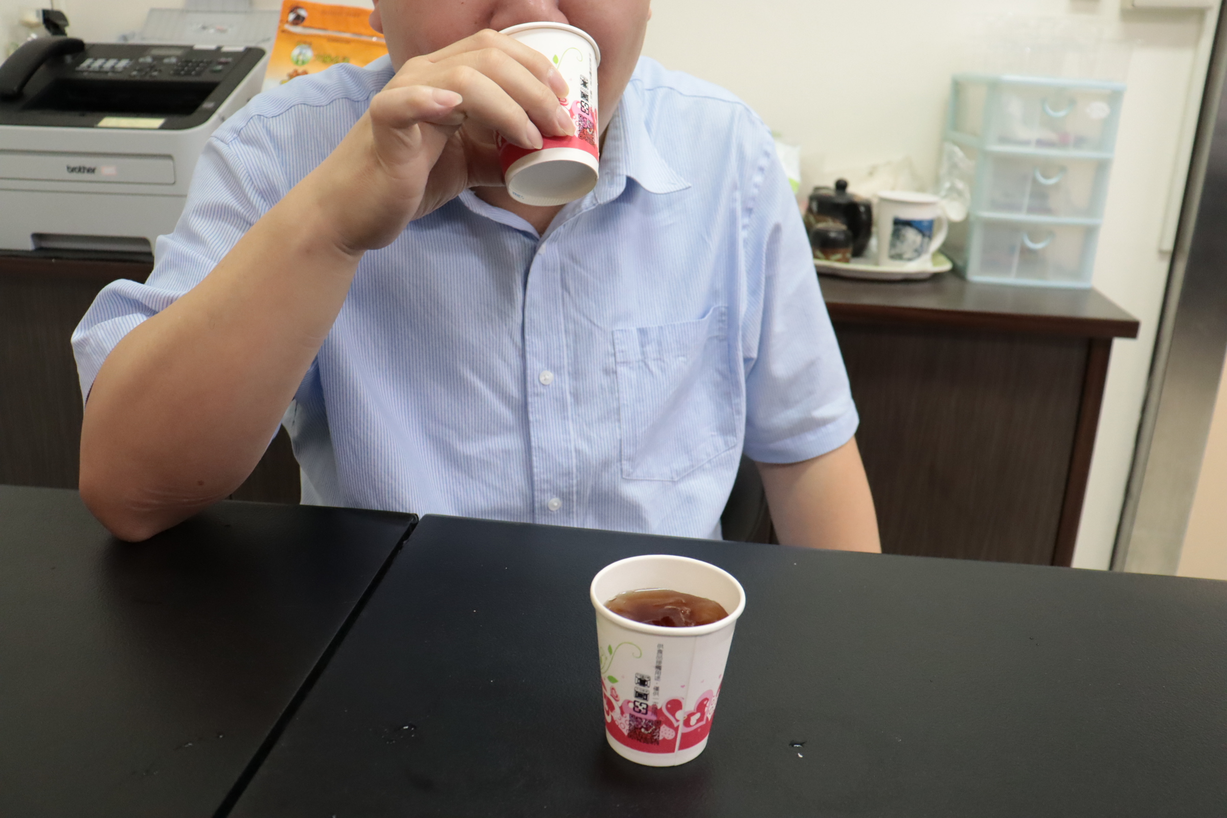 36歲男以含糖紅茶替代水